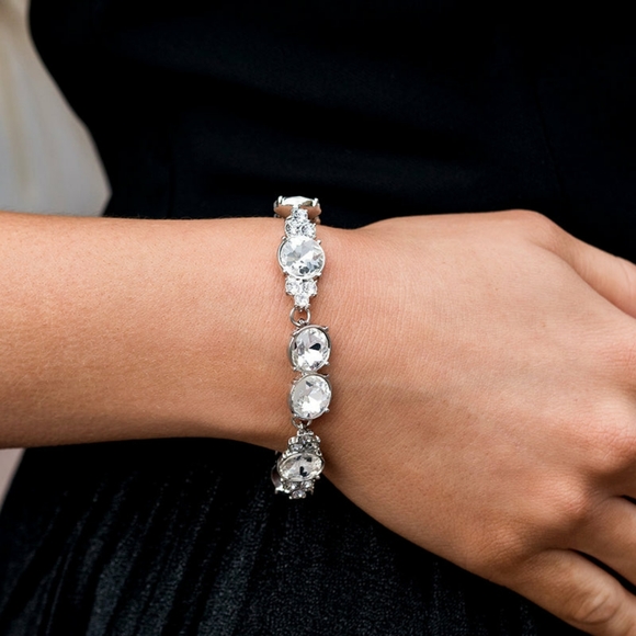 Paparazzi Fashion Fix Fiercely 5th Avenue - 4pc Set - Picture 4 of 6